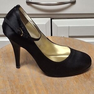 New Womens Wild Diva Satin Closed Toe Evening Shoe